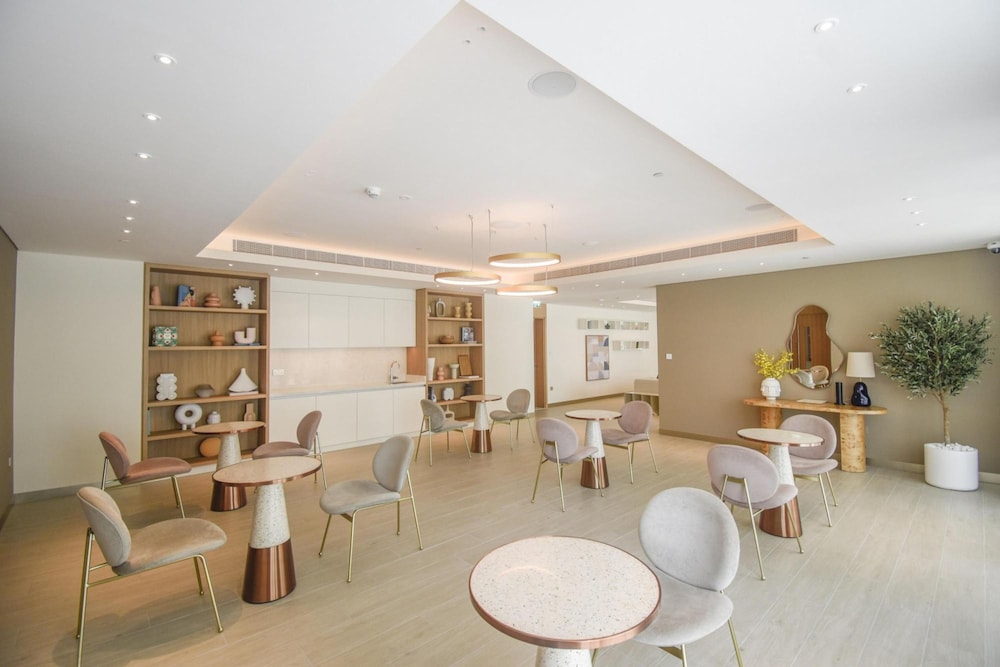 Luxury Sea View Living on Emaar Beachfront