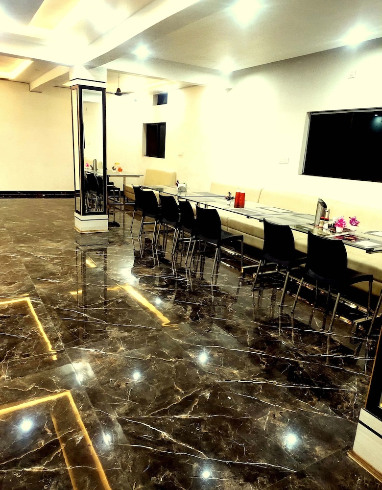 SHREE SIDDHI VINAYAK HOTEL & RESTAURANT