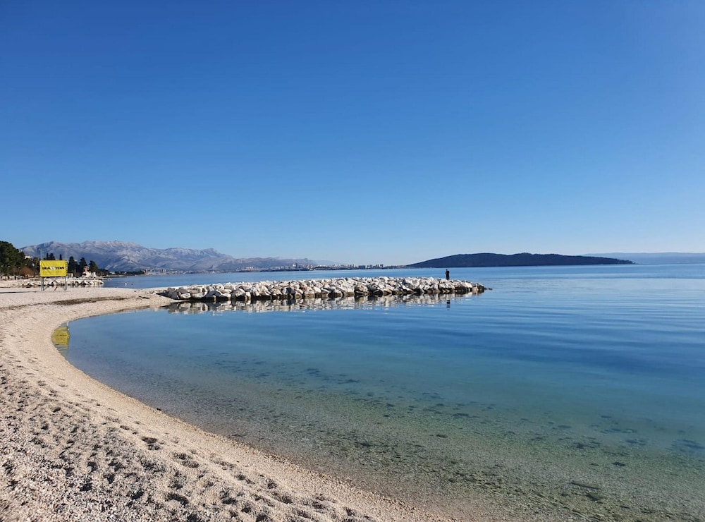 Kastel Novi Elegant and Stylish Apartment With Terrace and Patio