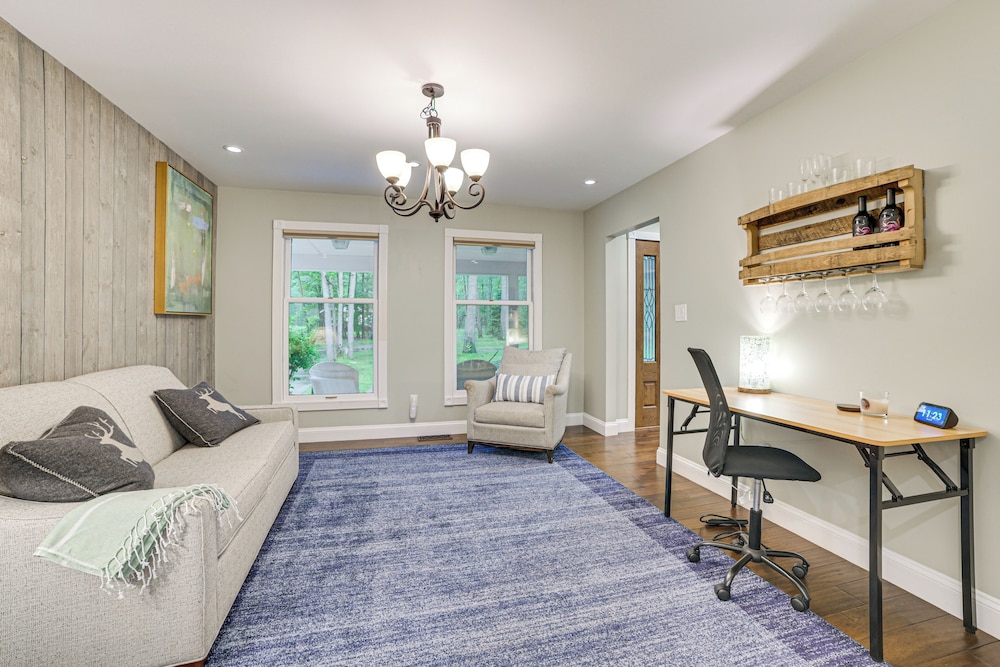 Sunroom, Dining Pavilion & More: Gem on Burt Lake!