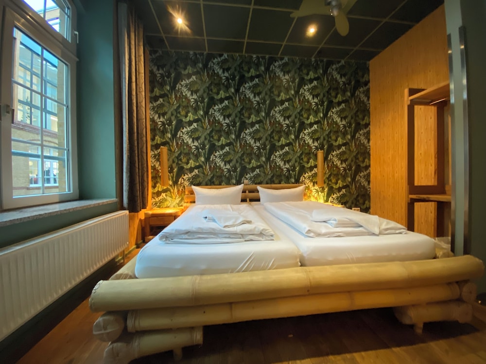 Singer109 Hostel