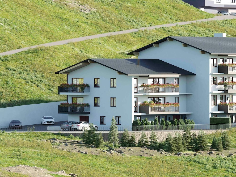 Apartment With Infinity Pool