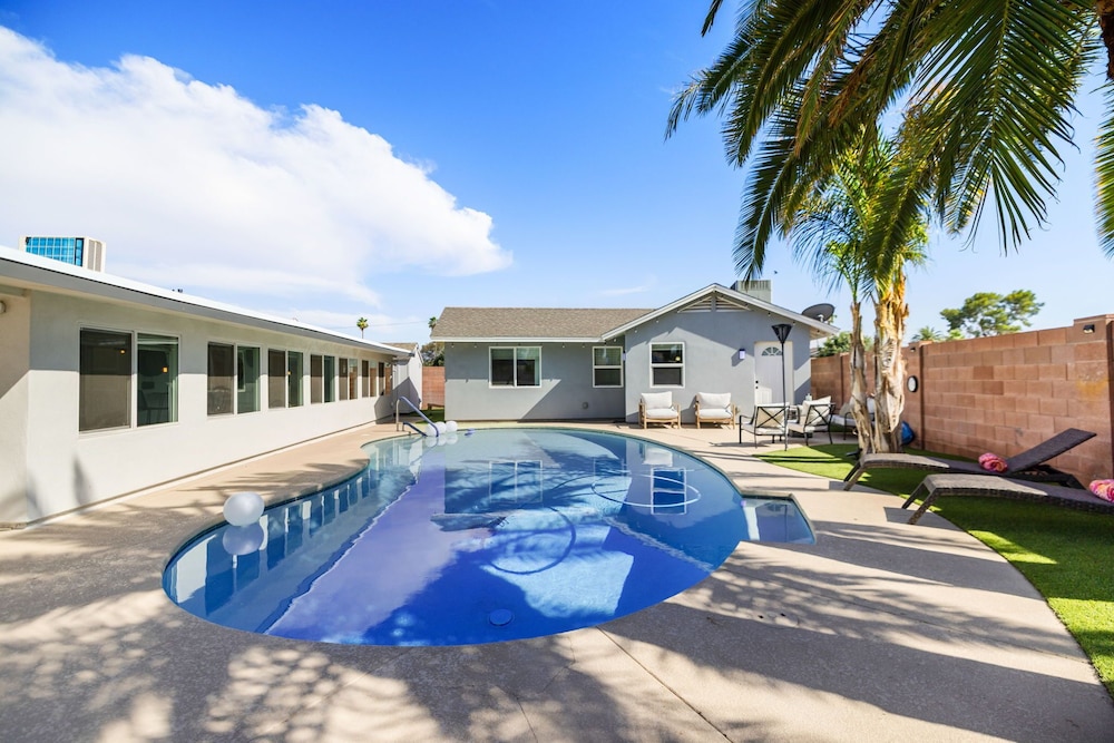 Desert Oasis Retreat Pool Spa Gameroom