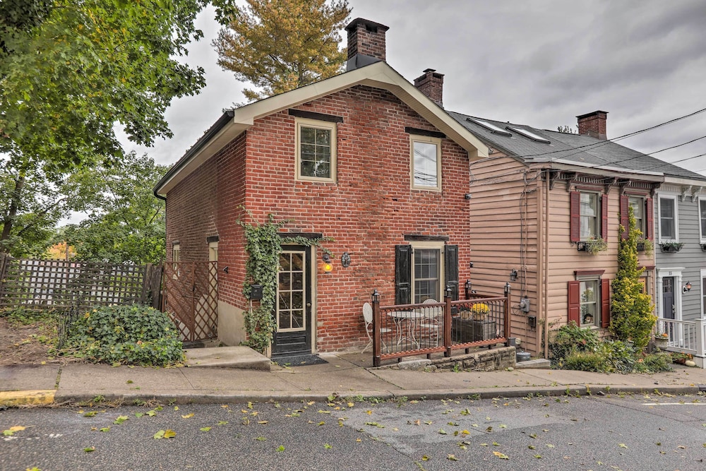 Historic Home in Lambertville: Walk to Bridge view 4