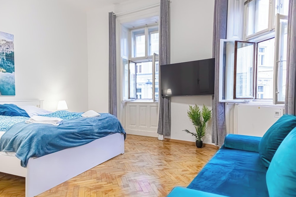 Spacious 2BR Apartment Near Stadthalle
