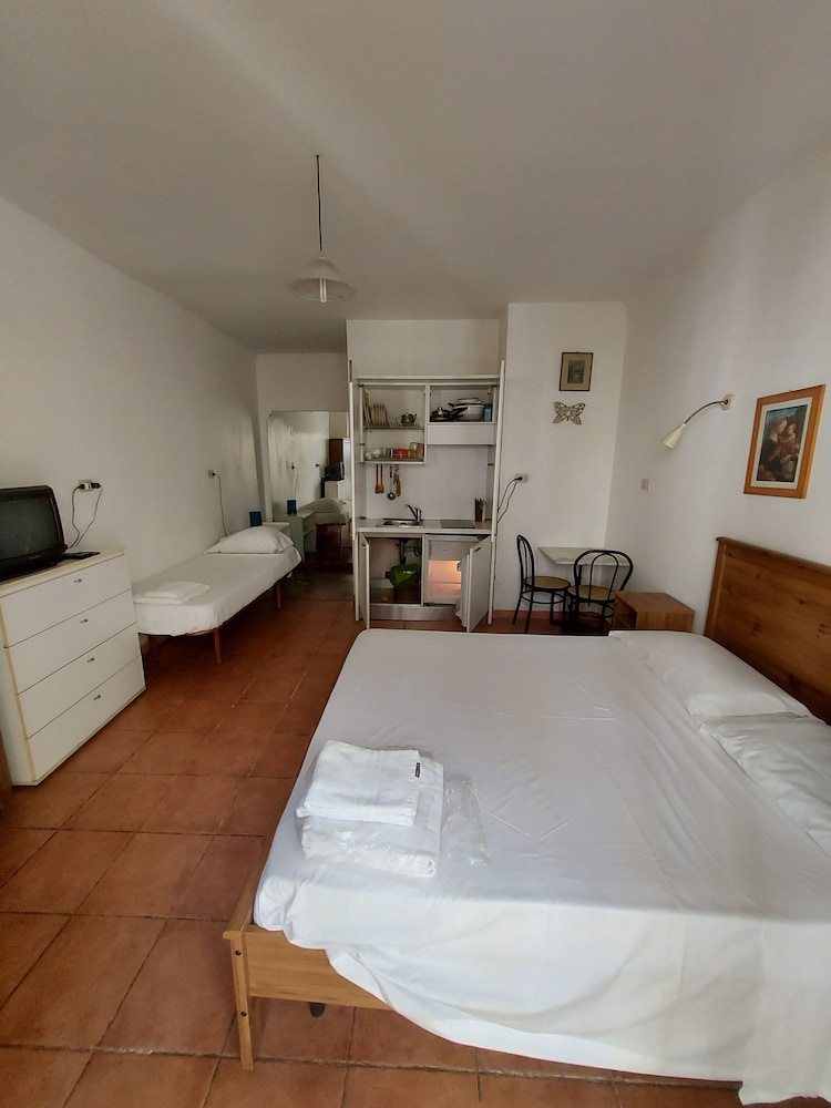 Vatican Rooms Guest House
