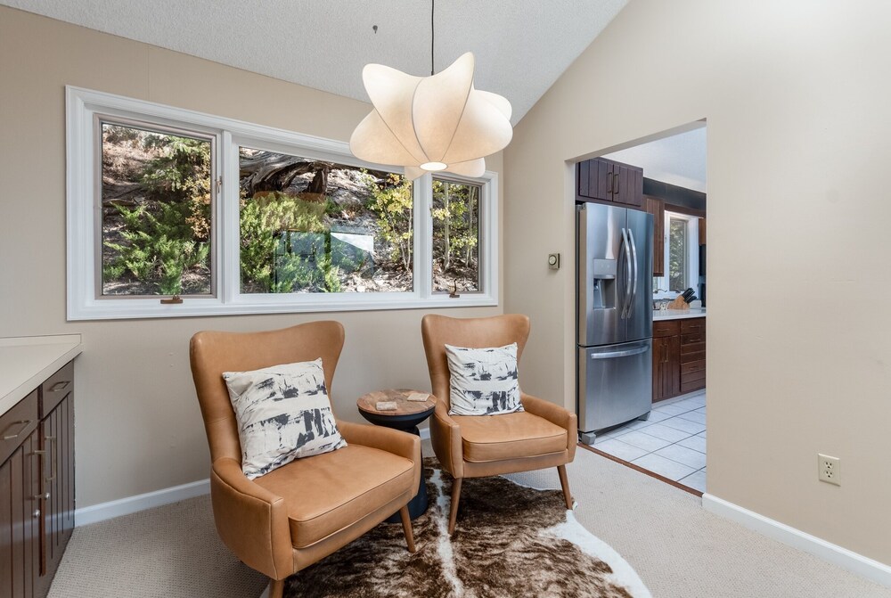 Cedar Upper Luxury Vacation At Windcliff 3 Bedroom Home by RedAwning - Property Image 3