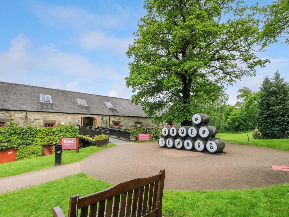 6 Strathtay Lodges