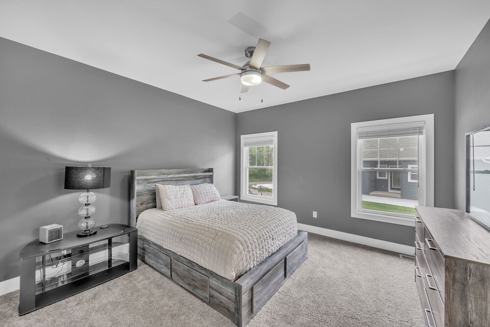 Pet-friendly Getaway With Golf & Private Patio Retreat 4 Bedroom Home