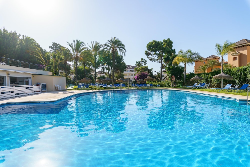 Marbella Este Next Marriott and Nikki B photo 5