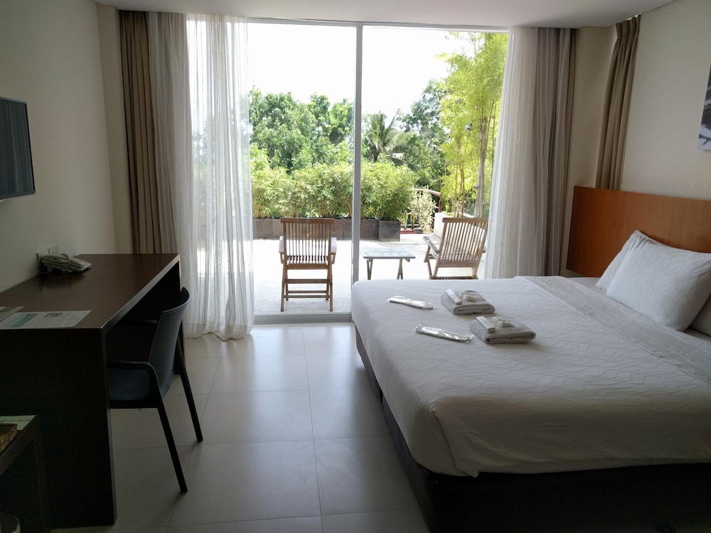 Ocean Suites Boutique Hotel