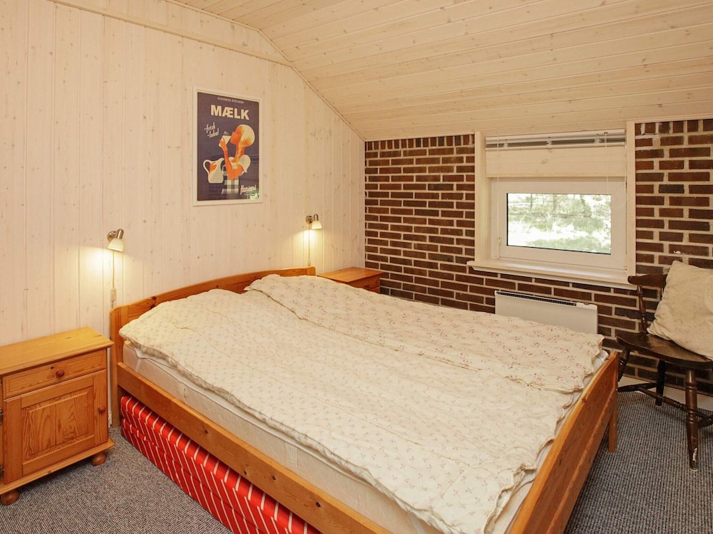 Vibrant Holiday Home in Blåvand near Sea view 4