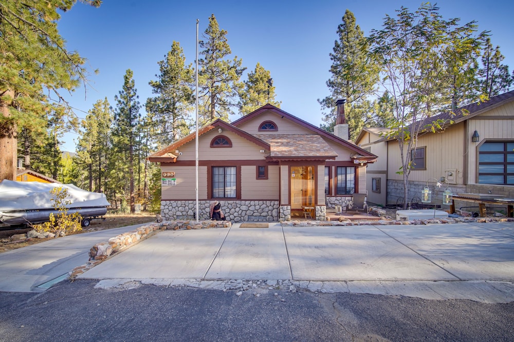 1 Mi to Lake: Home w/ Hot Tub & Gazebo in Big Bear view 5