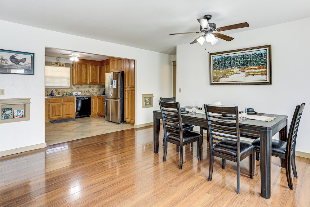 3 Mi to Spring River: Fully Furnished Outdoor Gem!