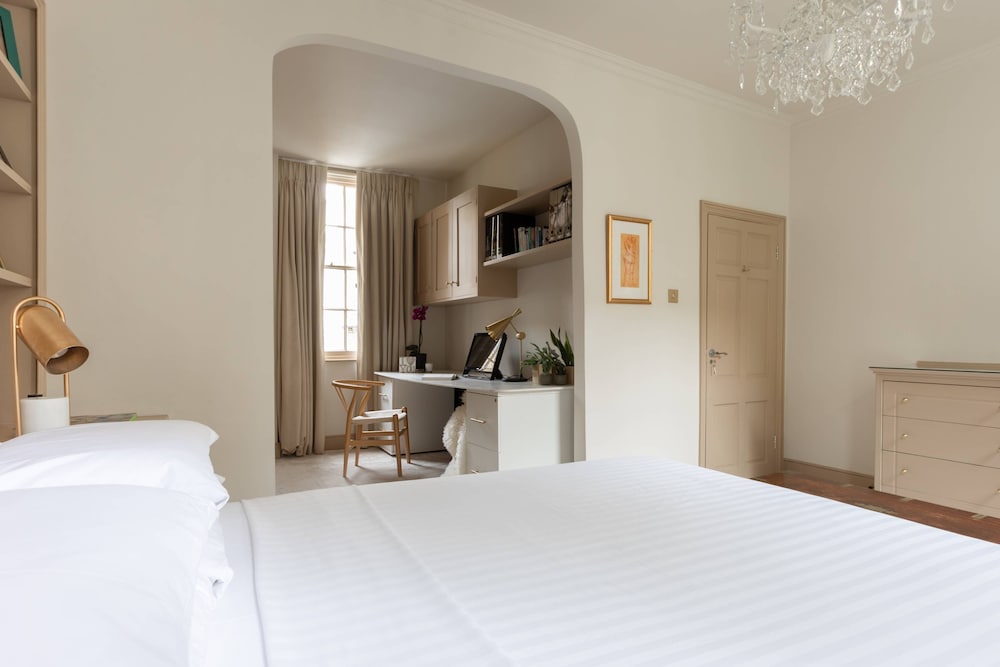 Molyneux Street II by Onefinestay