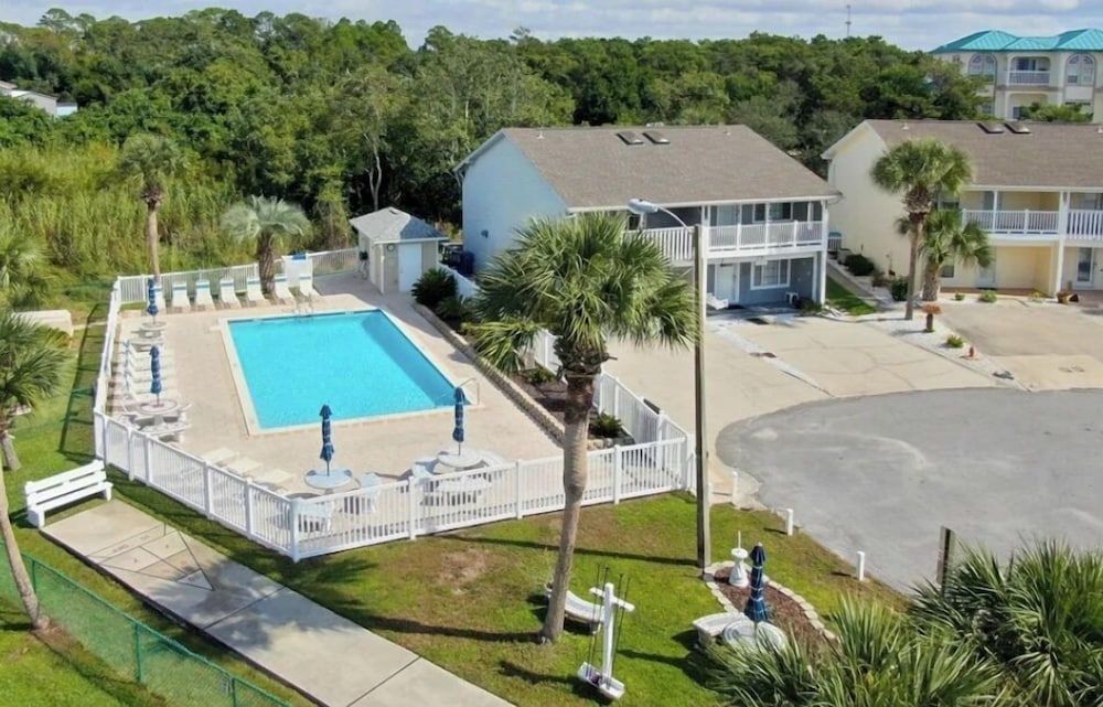 Searenity Awaits: 2-bd, 2-ba Coastal Escape! Perfect for 5! Pet Friendly!
