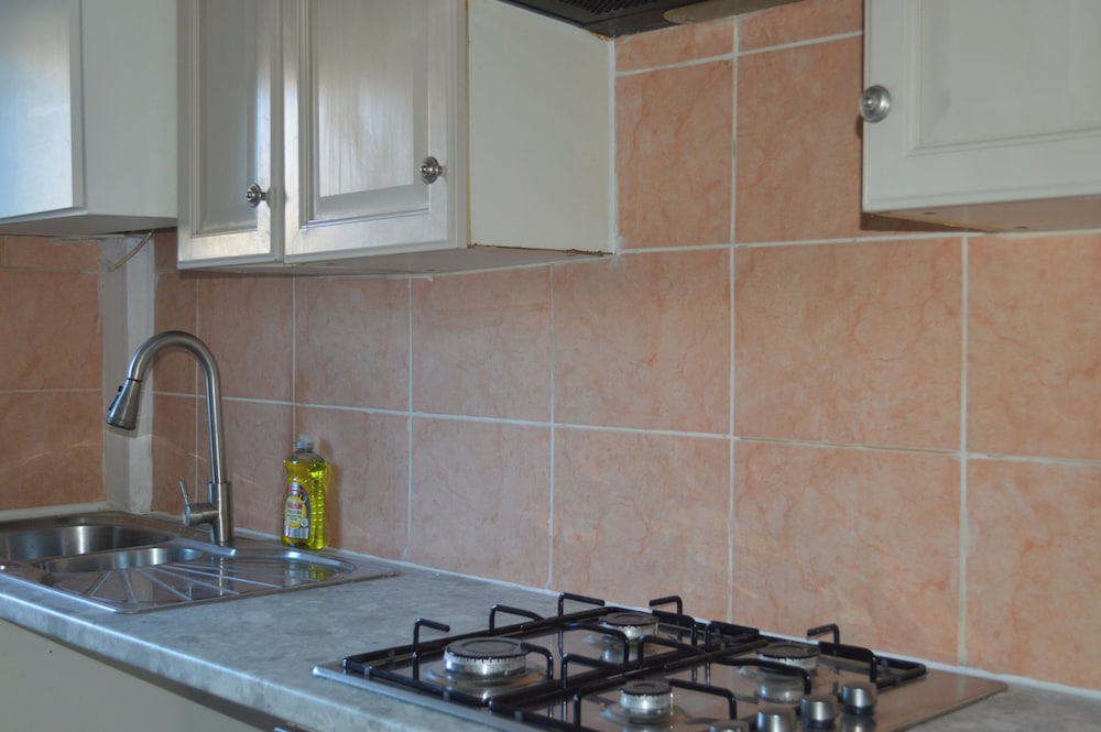 Colindale/sleeps7/privategarden/3br/freeparking/
