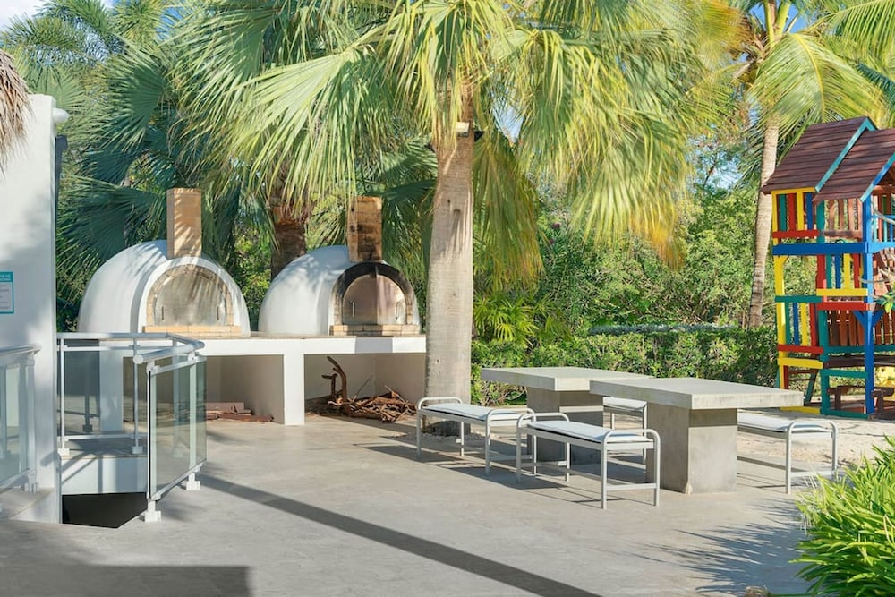 Luxurious 8-bedroom Dreamy Villa