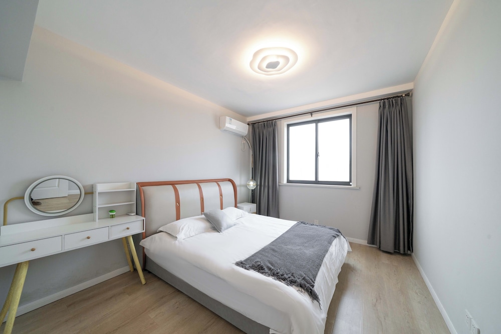 Book and Bed-People's Square