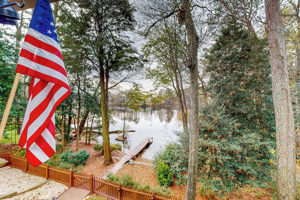 Waterfront Allergy-free 4br, Dock & Home Theater