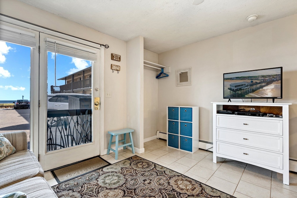 Beachfront Bliss Cozy Studio!