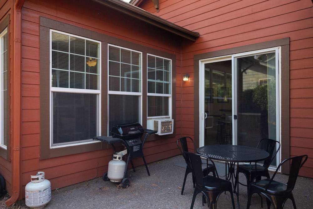 The Old Mill Retreat Sleeps 6!