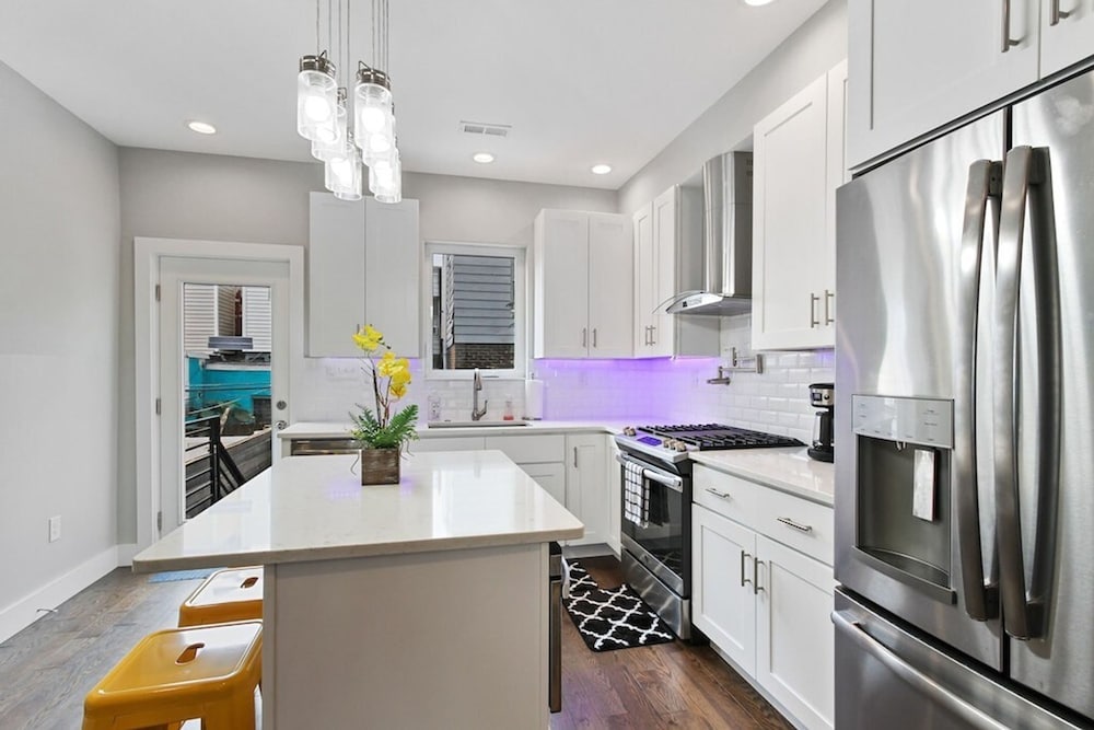 Luxury Roofdeck Retreat 4-bdrm Near Penn Chop