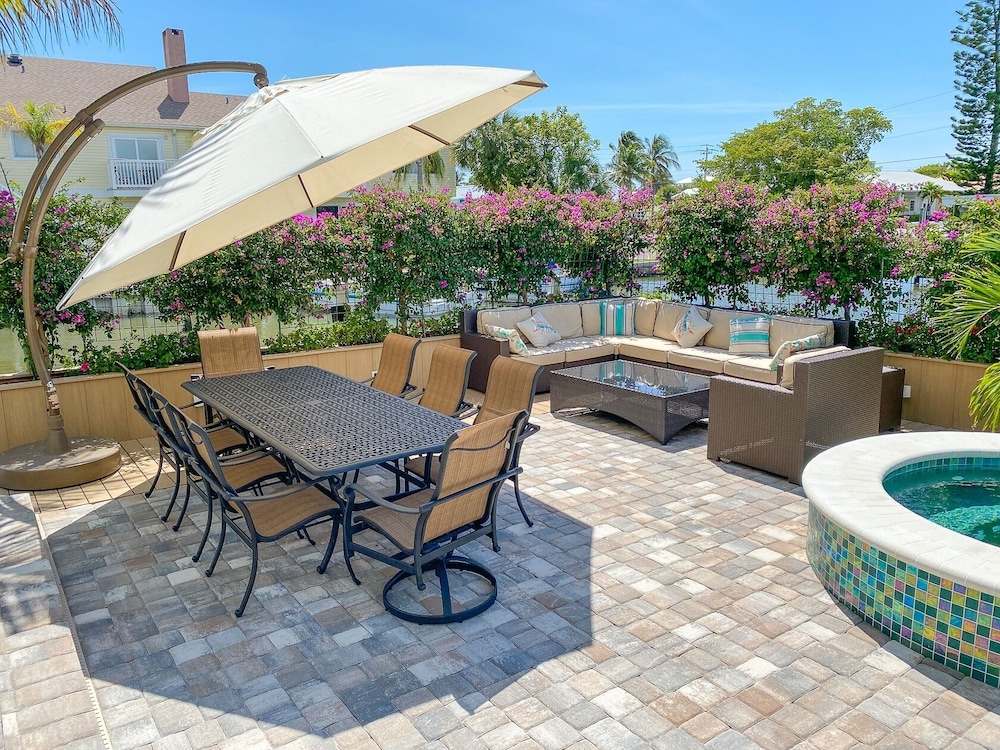 135 Island Escape: 5br Home W/ Pool And Spa! 5 Bedroom Home