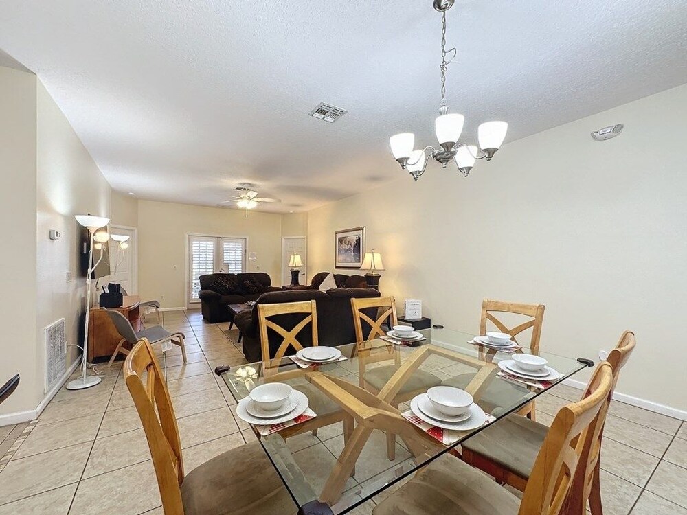 Walk To Silver Spurs Rodeo And Heritage Park 4 Bedroom Home