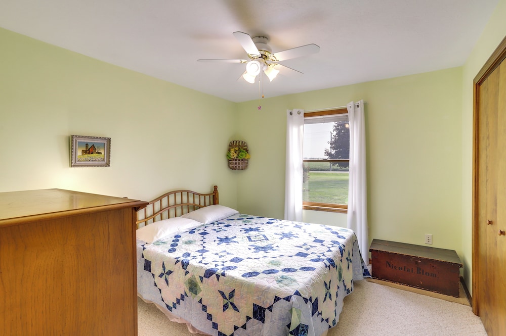 Sturgis Home w/ Yard < 1 Mi to Minnewaukan Lake view 5