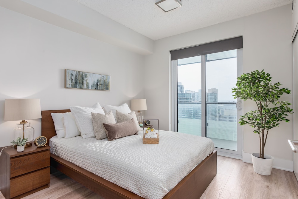 Applewood Suites - CN Tower & Convention