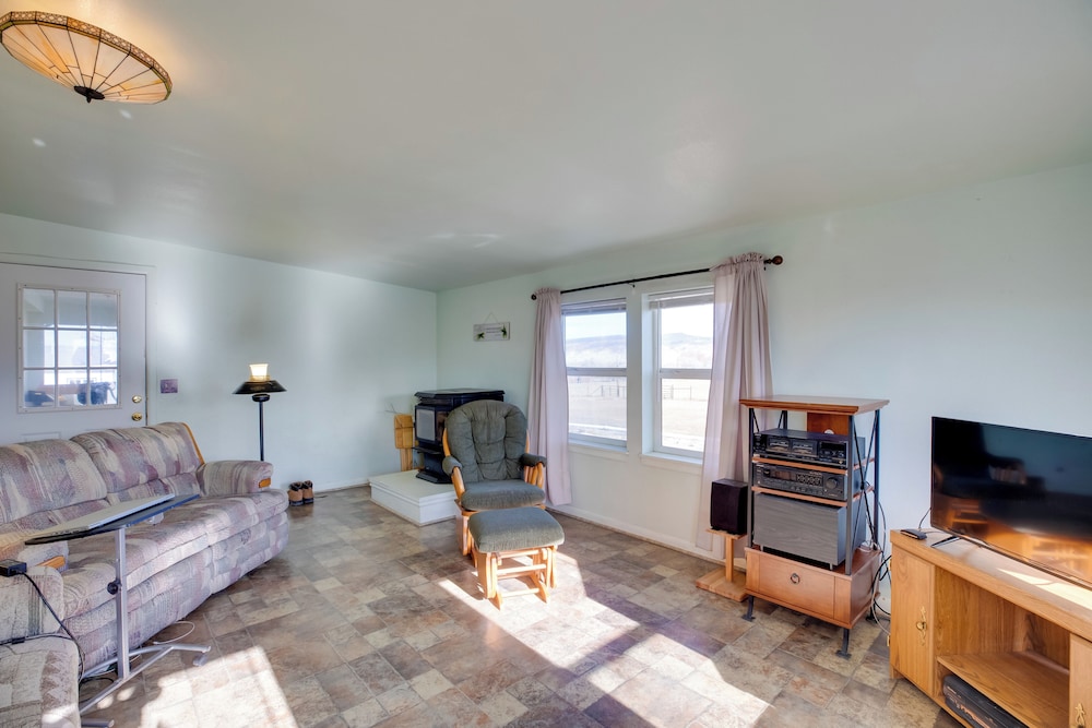 Hot Tub & Screened Patio: Getaway in Montrose!