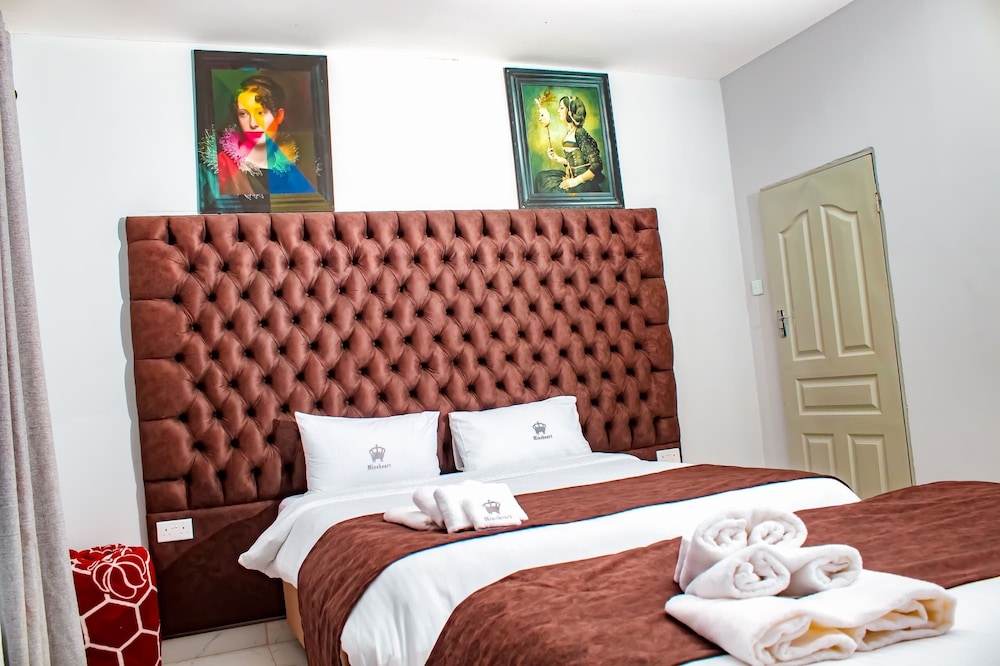 Luxury 3 Bedroom Self Catering Apartment- Masvingo