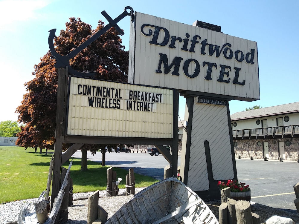 Driftwood Motel