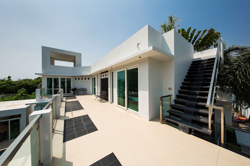 Hollywood Pool Villa Jomtien Pattaya