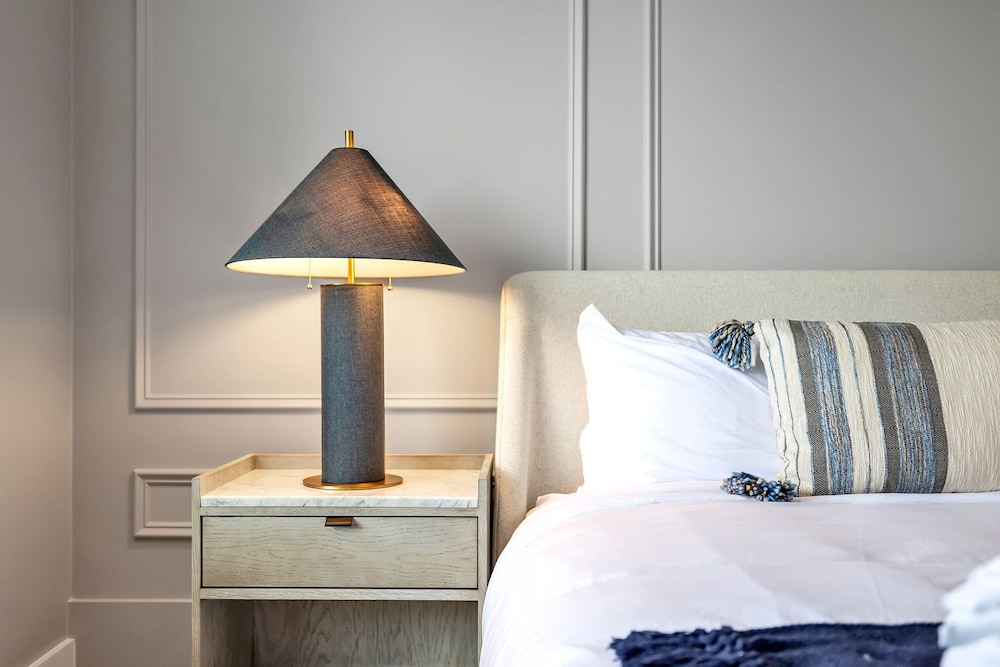 Soprano-private Rooftop-gr8 Walking Location