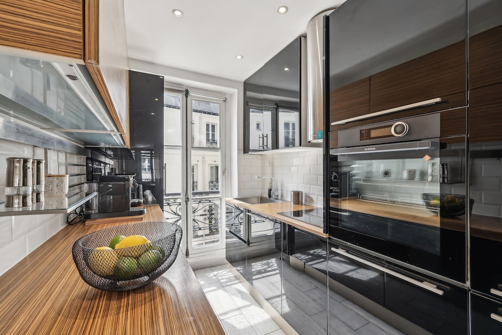 Stylish 3BR Near Tuileries Gardens