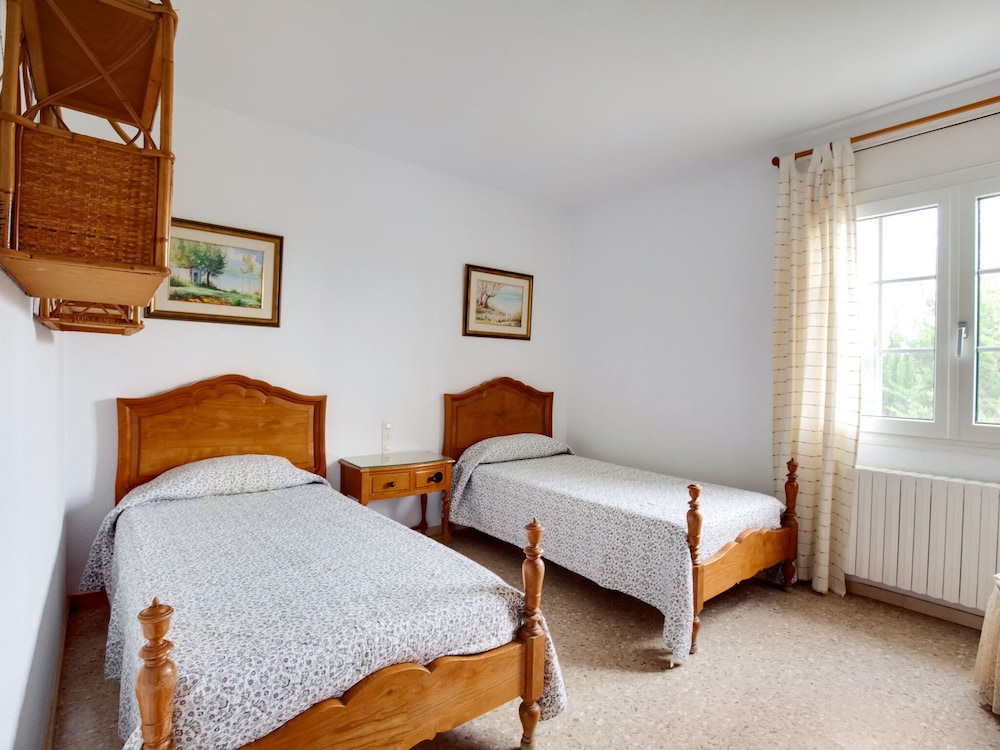 Deluxe Villa in Urbanització Bon Relax near Beach