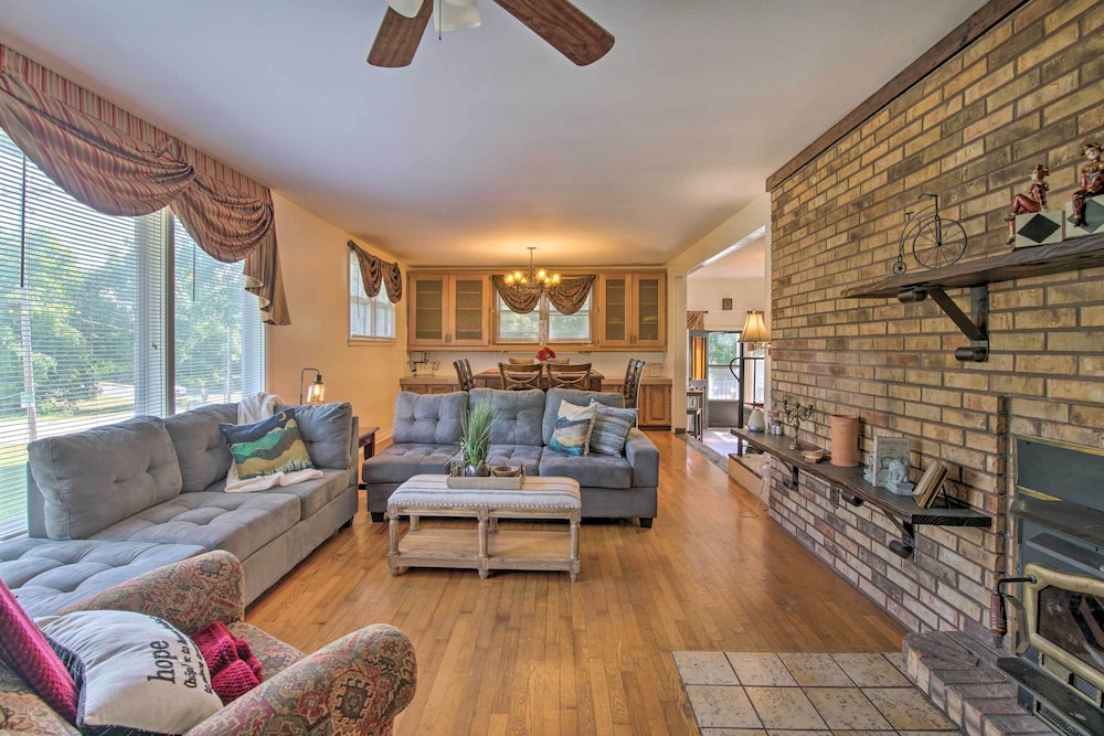 Bright Springfield Home: Walk to Nature Center! view 4