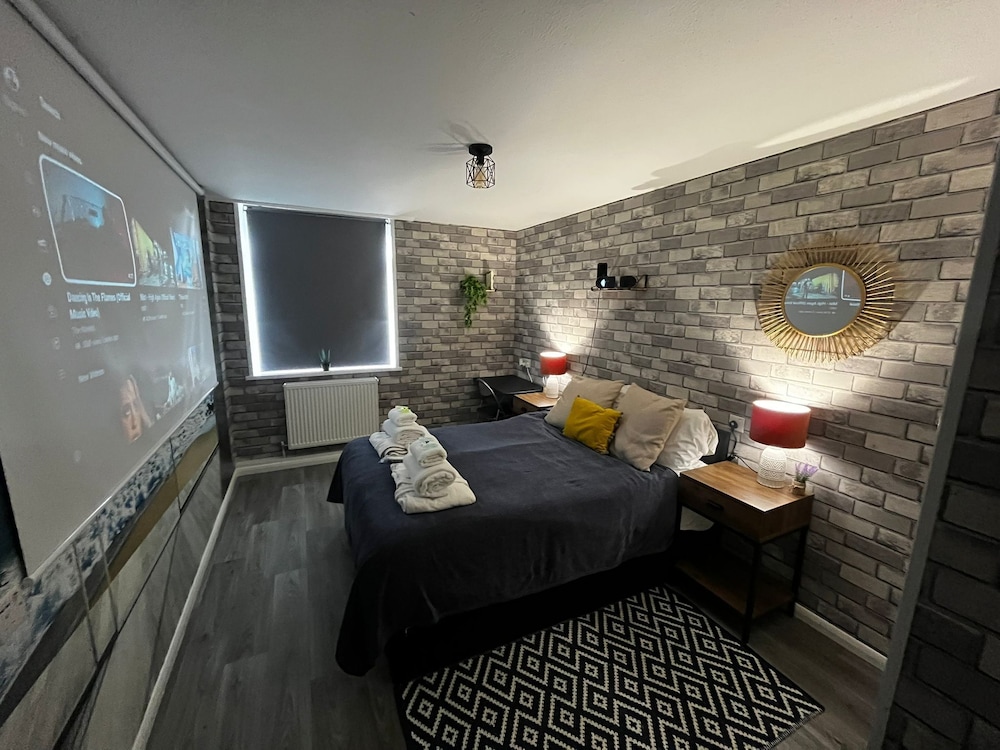 Central Brighton 1-bedroom Flat Modern & Bright Walk to Beach Sleeps 2