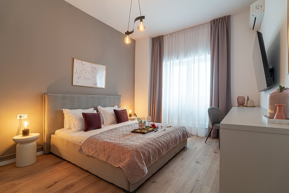 Loggia Luxe 5BR Living in Universitatii Area
