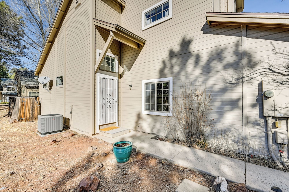 2 Mi to NAU Campus: Forest-view Flagstaff Retreat
