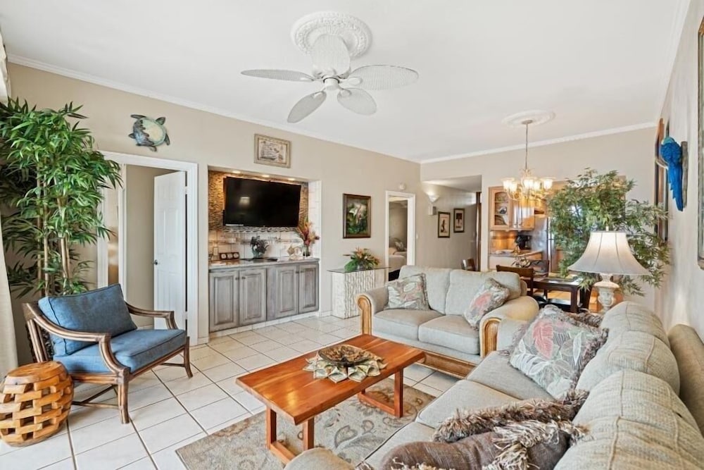 Menehune Shores, #609 2 Bedroom Condo