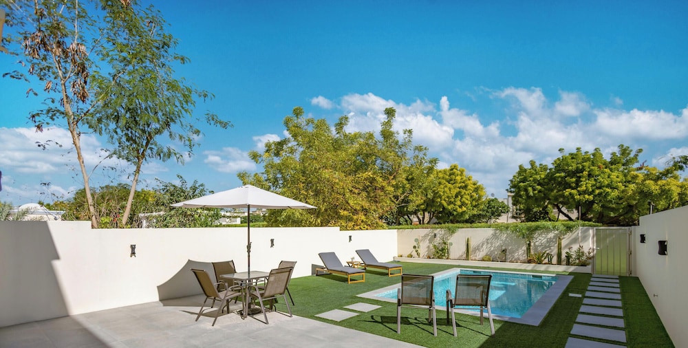 LUX The Serene Springs Villa 2