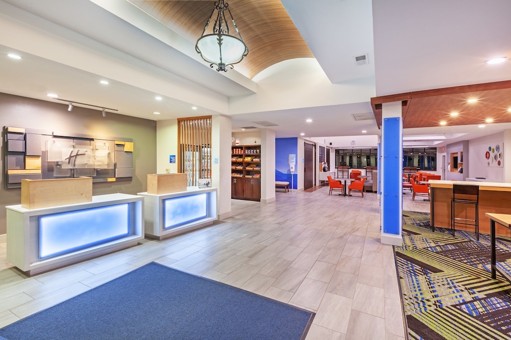 Holiday Inn Express Hotel & Suites Orange by IHG view 2