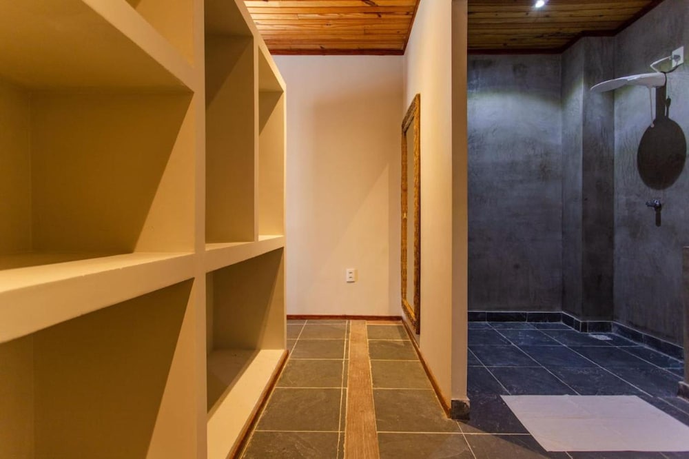 Private Complex With Swimming Pool Close to the Ocean