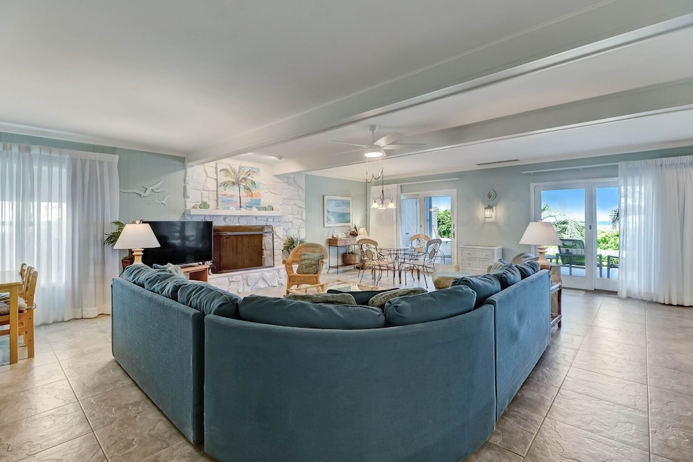 Fernandina Beach Vacations - Dog Friendly Oceanfront Beach House by RedAwning - Property Image 3