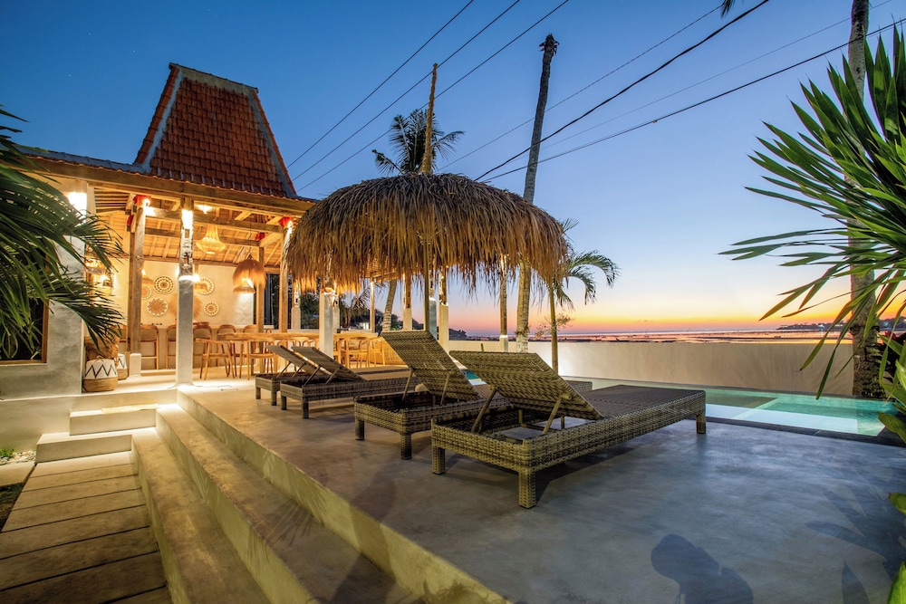 Sunset House Ceningan