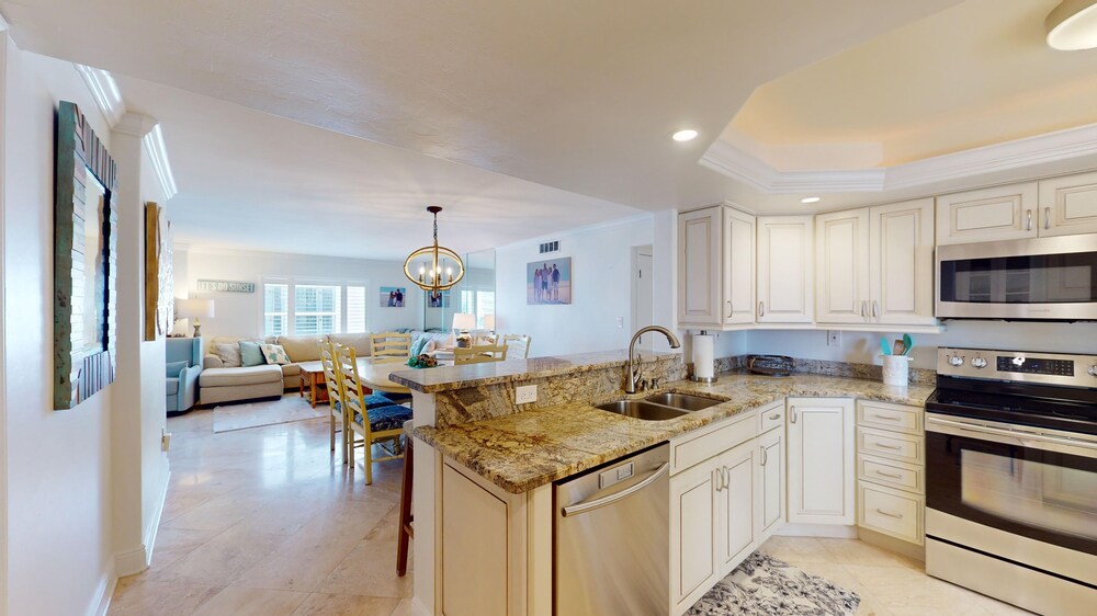 Sandarac 502b: Beachfront 3br Condo W/ Pool & Views 3 Bedroom Condo