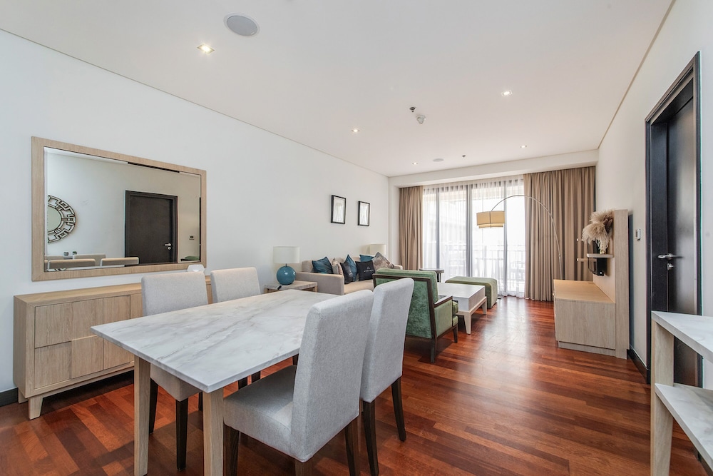 Exotic Apartments at Royal Amwaj